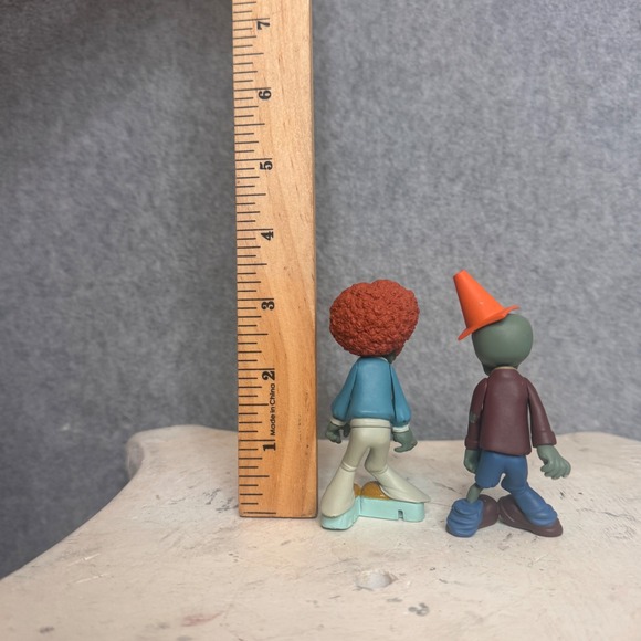 RARE Plants vs Zombies Disco Zombie & Conehead Game of the Year Toy Collectibles - Picture 3 of 3
